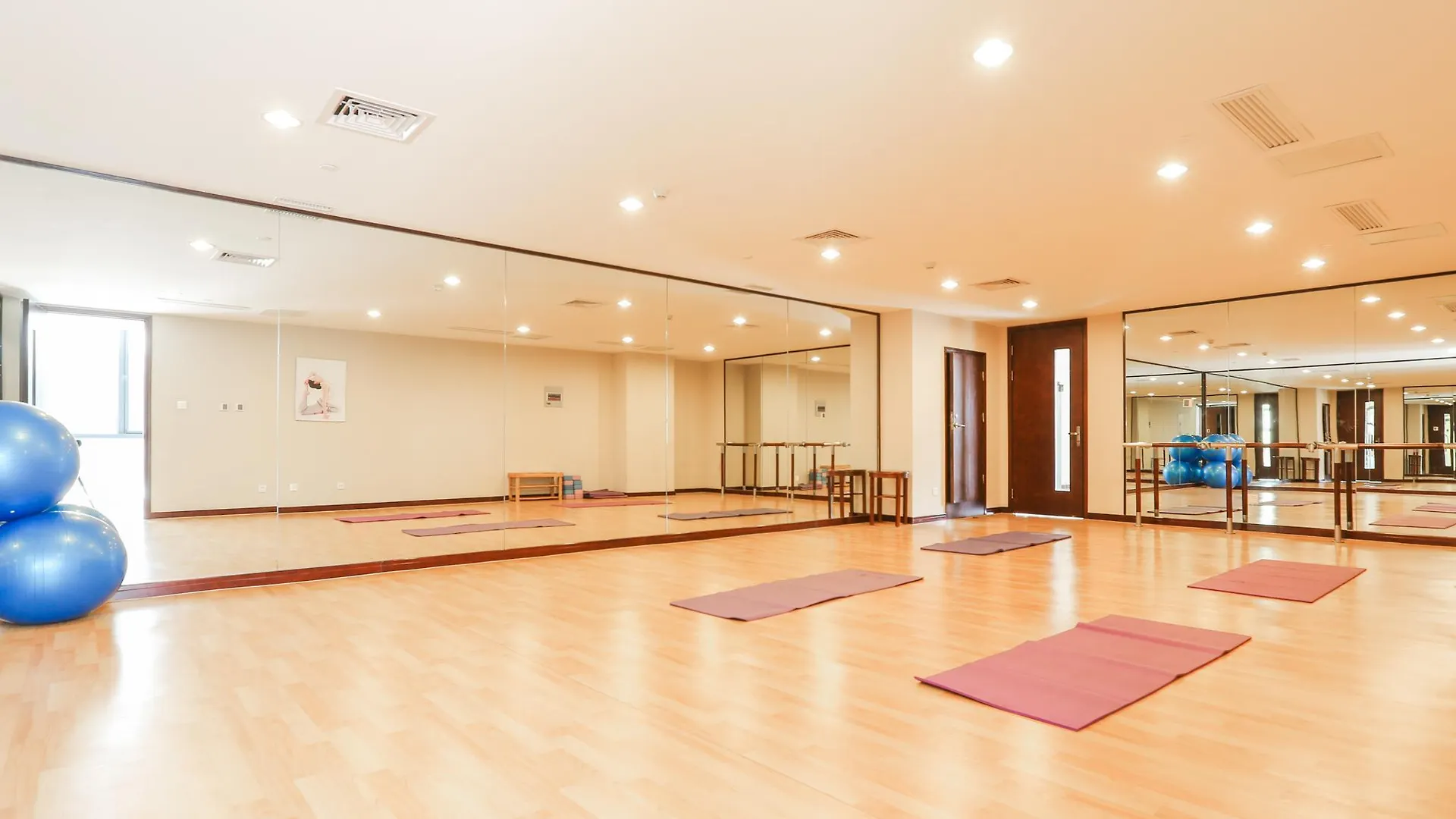 Hotel Ramada Suzhou Luzhi